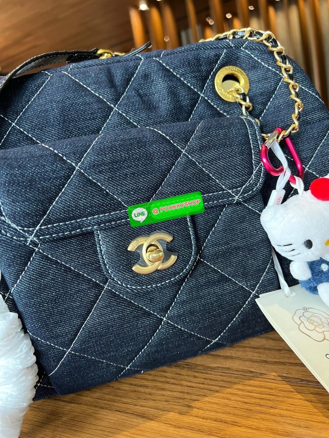 NEW ARRIVAL! LIMITED EDITION จาก Vip gift duty free ตปท. CHANEL DENIM SHOULDER BAG WITH KITTY