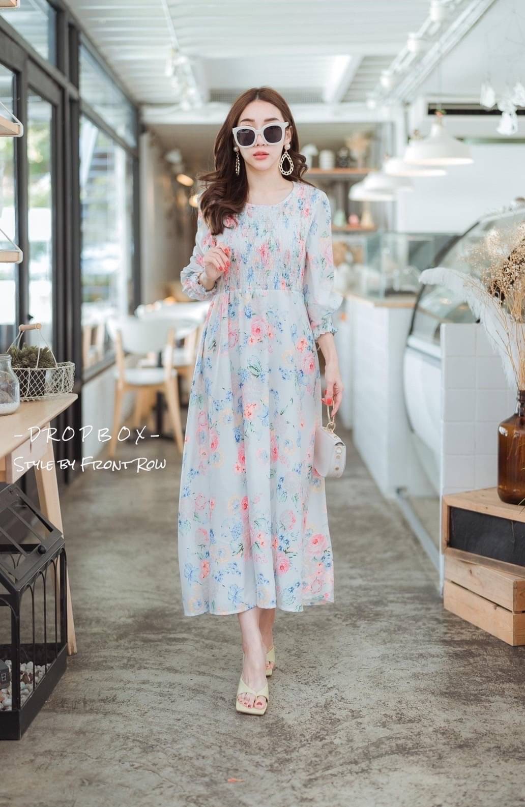 DROPBOX Style by Front Row Sweet Flora On Maxi Dress หวานๆกับเดรสพิมพ์ลายดอกไม่รุ่นนี้ ผ้าใส่สบายมากๆ ทรงปล่อยๆ ช่วงอกด้านหน้าสม๊อกปล่อยชายบาน น่ารักหวานมากๆ