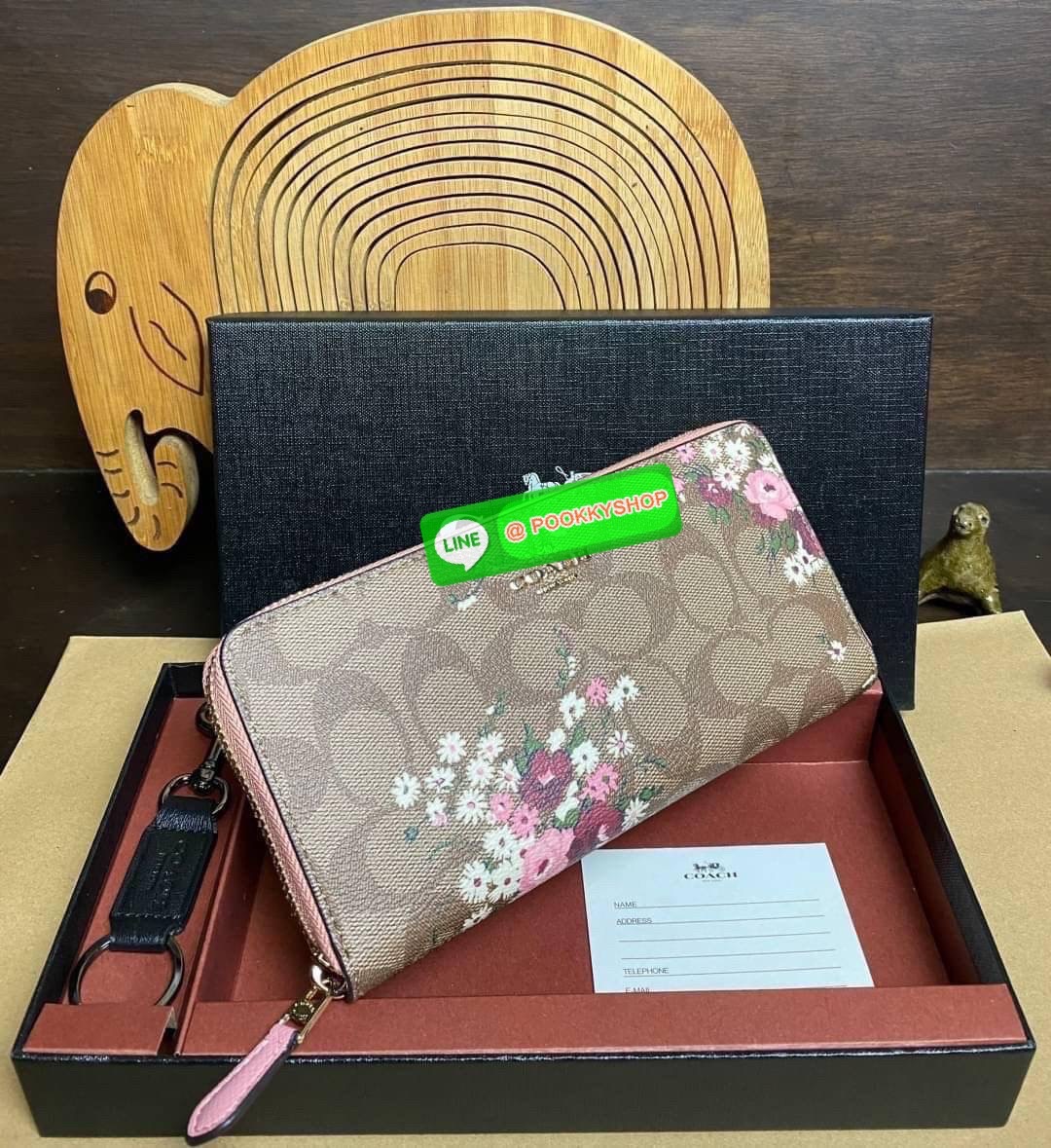 พร้อมส่ง 📌อุปกรณ์มาพร้อมกล่อง/แคร์การ์ด/ถุงกระดาษ/พวงกุญแจ COACH ACCORDION ZIP WALLET IN SIGNATURE CANVAS กระเป๋าสตางค์ใบยาว ซิปรอบ ใช้งานง่าย ด้วยฟังค์ชั้น ด้านใน ใส่บัตรได้จุใจ มีช่องซิปใส่เหรียญตรงกลาง โดนใจหลายๆคนไปเรียบร้อยและคลาสสิค เรียบหรู