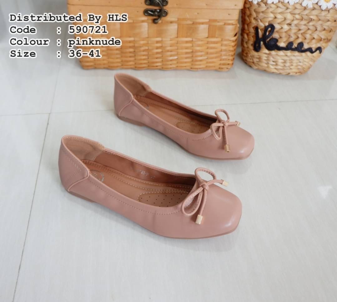 งานรีพีท มาแล้วคะ พร้อมส่งคร่าา🙏🏻🙏🏻 !! รองเท้าแฟรชเตี้ย style H&M ทรงหัวตัดมน พร้อมเชือกโบว์เล็กๆ หนังนิ่มและพื้นนิ่มมากกกกก หนังสวยมากๆ สีพื้นเรียบหรู ใส่สบายๆชิวๆ