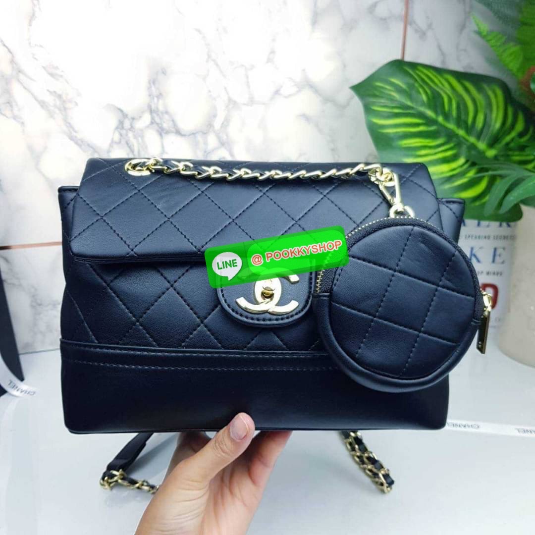 CHANEL BAG VIP GIFT WITH PURCHASE (GWP) จาก CHANEL DUTY FREE COUNTER (CHN814) กระเป๋าสะพาย มีใบเล็กขนาดน่ารักไว้ห้อยได้ ปรับสะพายไหล่ หรือครอสบอดี้ได้หมด ทรงสวย คุ้มมาก