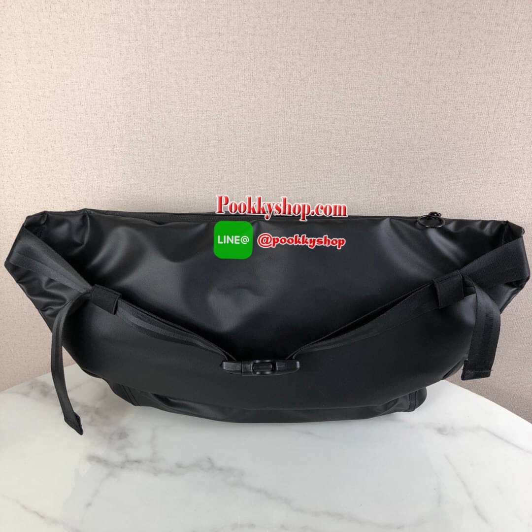 กระเป๋าคาดอก NIKE เปืด - ปิดกระเป๋าด้วยซิป แบ่งเป็น 3 ช่องใหญ่ และมีช่องตาข่าย 2 ช่องเล็กค่ะ สายสะพาย สามารถปรับได้ Free Size ค่ะ