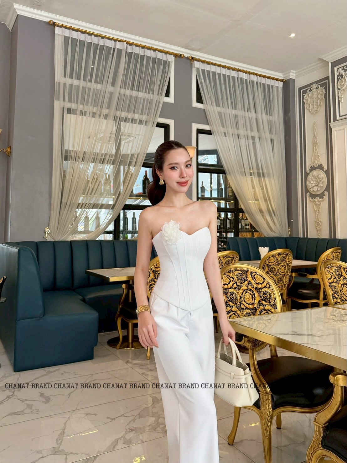 ชุดเซทแฟชั่น Set 2 ชิ้น เสื้อเกาะอกสีขาว ช่วงอกเสริมฟองน้ำ ด้านหน้าแต่งแถบกุ้นลาย (ซิปหลัง)