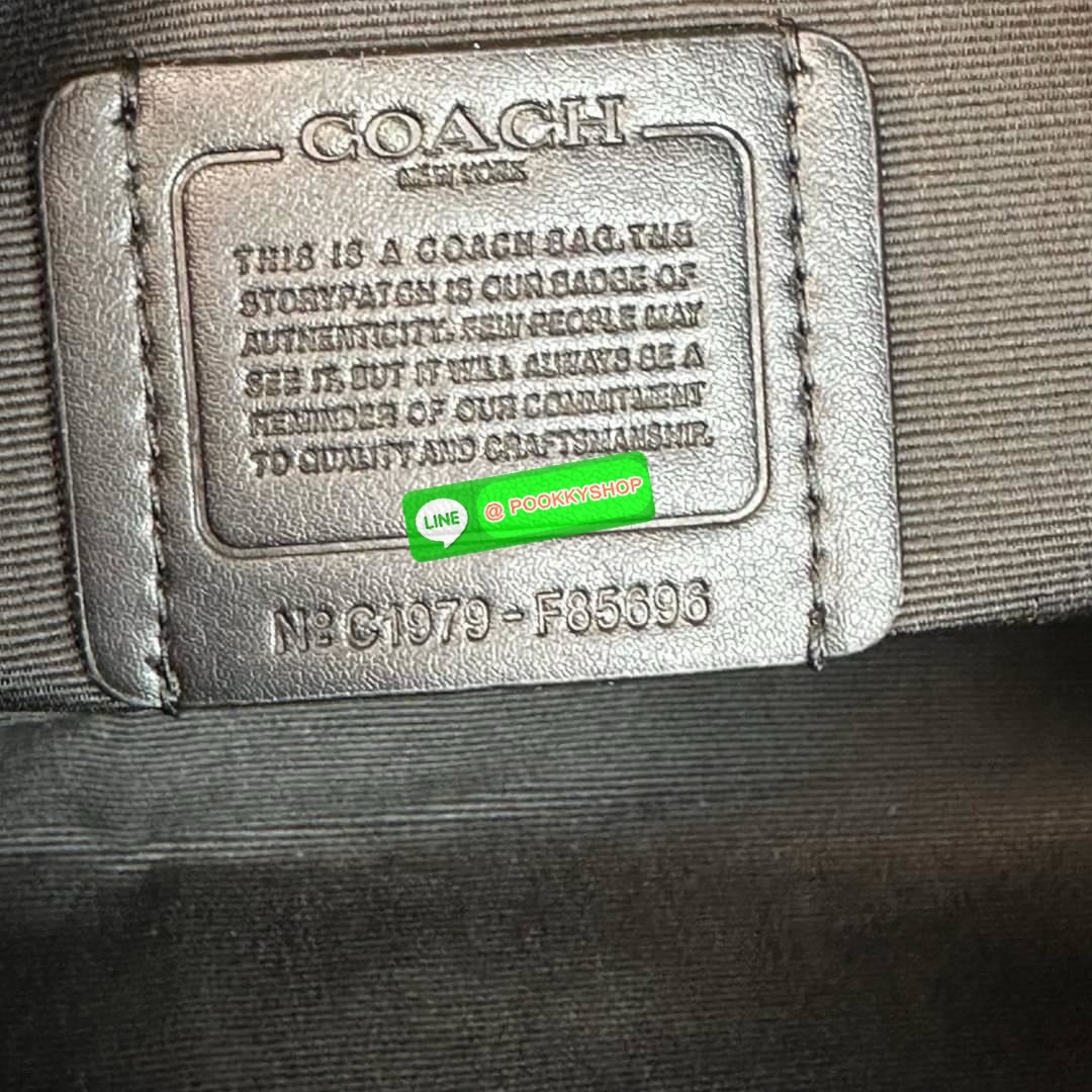 กระเป๋าสะพาย LEWIS IN SIGNATURE CANVAS ( COACH F85696) กระเป๋าหนังลาย C ผ้าใบเคลือบซิกเนเจอร์ พร้อมรายละเอียด หนัง เรียบ] ภายในกระเป๋ามัลติฟังก์ชั่น ปิดด้วยซิป ซับในผ้า