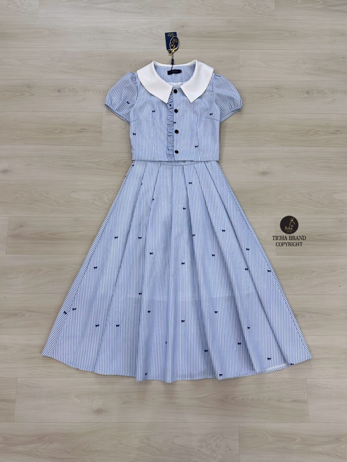 ชุดเซทแฟชั่น Set 2ชิ้น เสื้อครอป + กระโปรง เสื้อคอปกแขนตุ๊กตา กระดุมหน้า