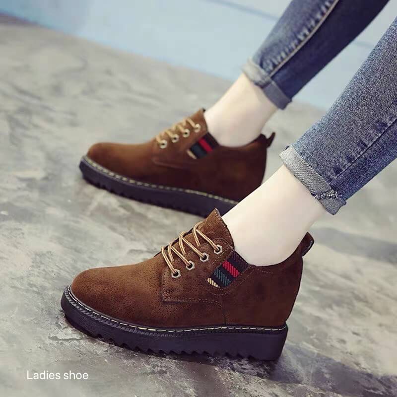 รองเท้าบูทแฟชั่นเสริมส้น2.5นิ้ว แบบผูกเชือกวัสดุหนังสักหลาดนุ่มๆ เสริมยางยืดด้านข้างแบบน่ารัก