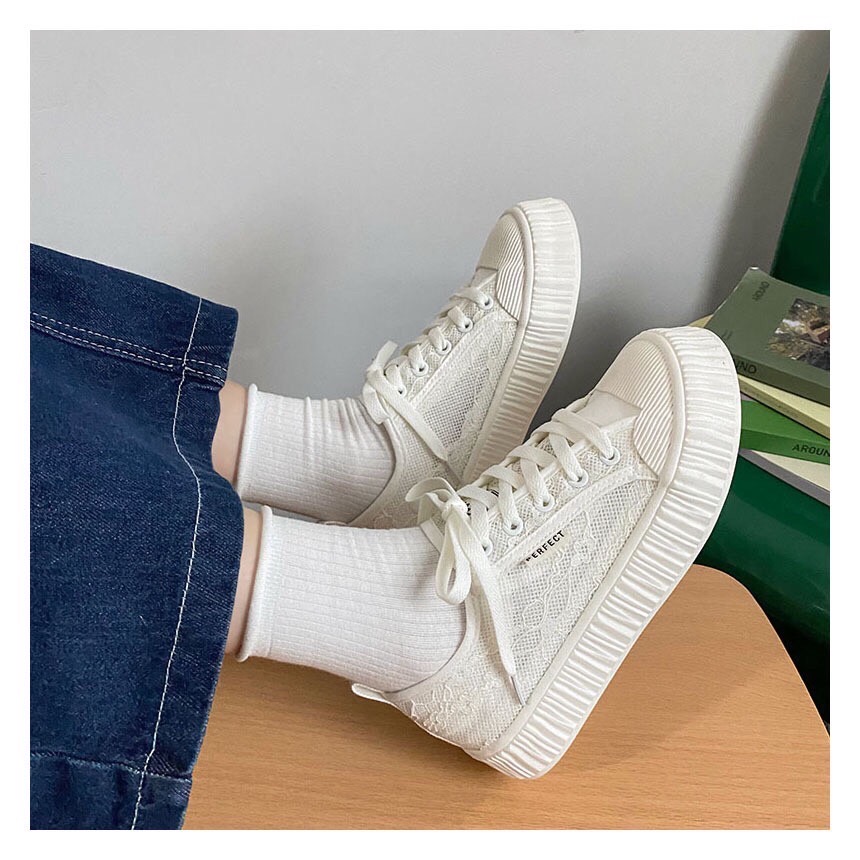 สินค้าขายดี พร้อมส่งค๊าา sport shoes รองเท้าผ้าใบ งานแฟชั่นงานเกรดพรีเมี่ยม พื้นนิ่มมากคะ 👟 ใส่สบายจะแมตช์กับกางเกง👖หรือกระโปรง👗ก็ได้ค่ะ แม่ค้าคอนเฟริม ห้ามพลาดเลยจ้าตัวนี้แนะนำ อย่าช้ารีบเลย