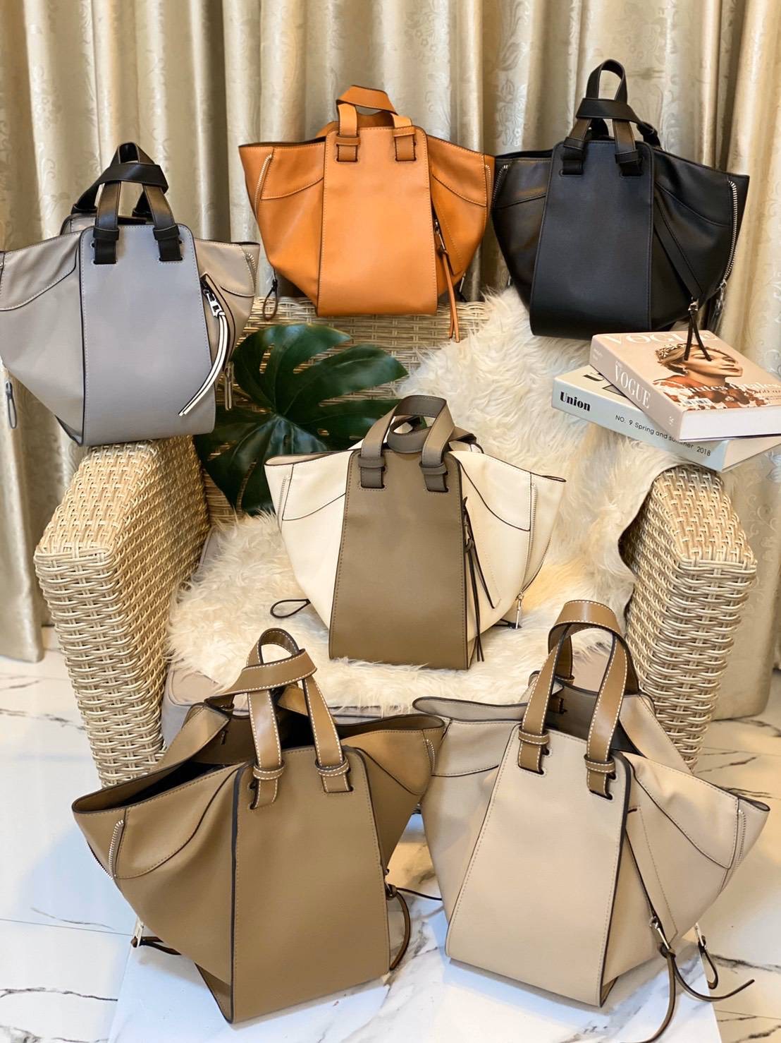 พร้อมส่งค่า 💕Hammock 💕 สิ้นสุดการรอคอย สำหรับรุ่นที่ทุกคนถามหาเยอะที่สุด การันตรีงานคุณภาพ ใช้เวลาผลิตนานสุดถึง 4 เดือน ตอนนี้พร้อมส่งเเล้วค่า Hammock size 30 cm รอบนี้เป็นงานสั่งผลิต งานเนี้ยบ ตัวหนังสวยมากกกก PU premium อย่างดี มีความหนา