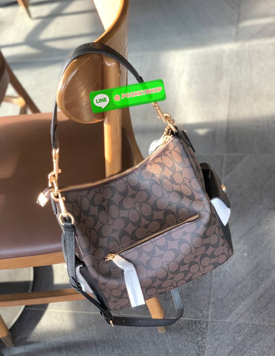 COACH PENNIE SHOULDER BAG ((C1523)) พร้อมส่ง! ✔️กระเป๋าหิ้ว//คล้องไหล่//สะพายข้างได้ สุดคุ้ม! ✔️ใบใหญ่ ทรงสวยใส่ของได้จุมาก หนังแท้ หนังนิ่ม สัมผัสแล้วหลงรักแน่นอนค่ะ ✔️ปากกระเป๋ากว้าง ล้วงหยิบของสะดวกมากๆ ภายในกระเป๋าโล่งกว้าง สัมภาร