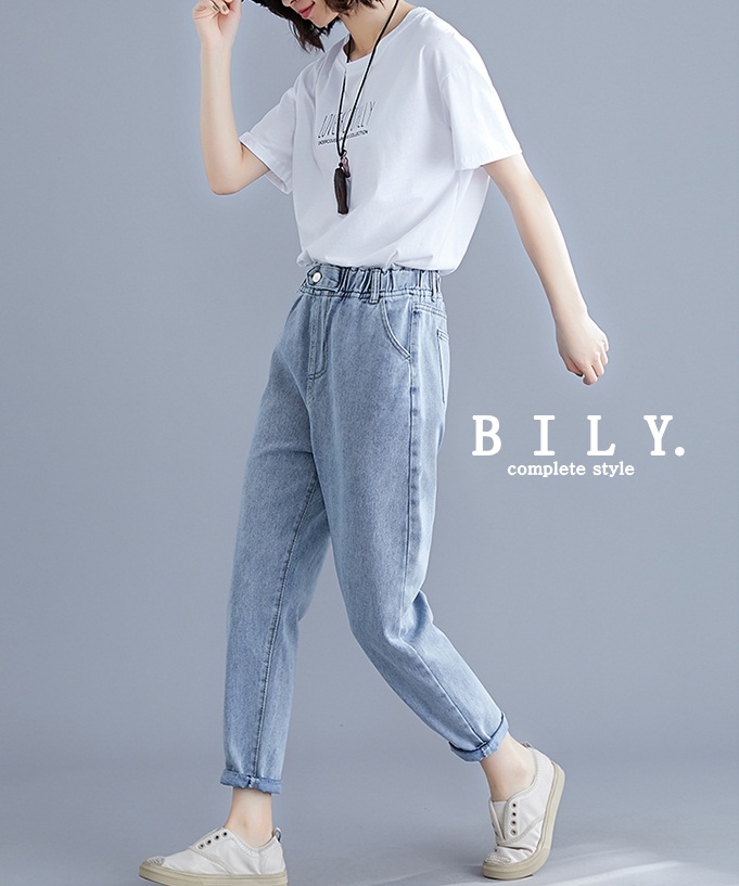 เข้าเพิ่มรอบ 2 !!! NEW ARRIVAL complete style by BILY กางเกงผ้ายีนส์เดนิมเนื้อนุ่มไม่แข็ง เอวยืดอย่างดี กางเกงดูคิ้วส์แต่งกระดุมหลอกด้านหน้า กระเป๋าข้าง กระเป๋าหลัง งานผ้าญี่ปุ่นนำเข้า ทรงสวยเท่ชิค งานน่ารัก ใส่สบายค่ะ