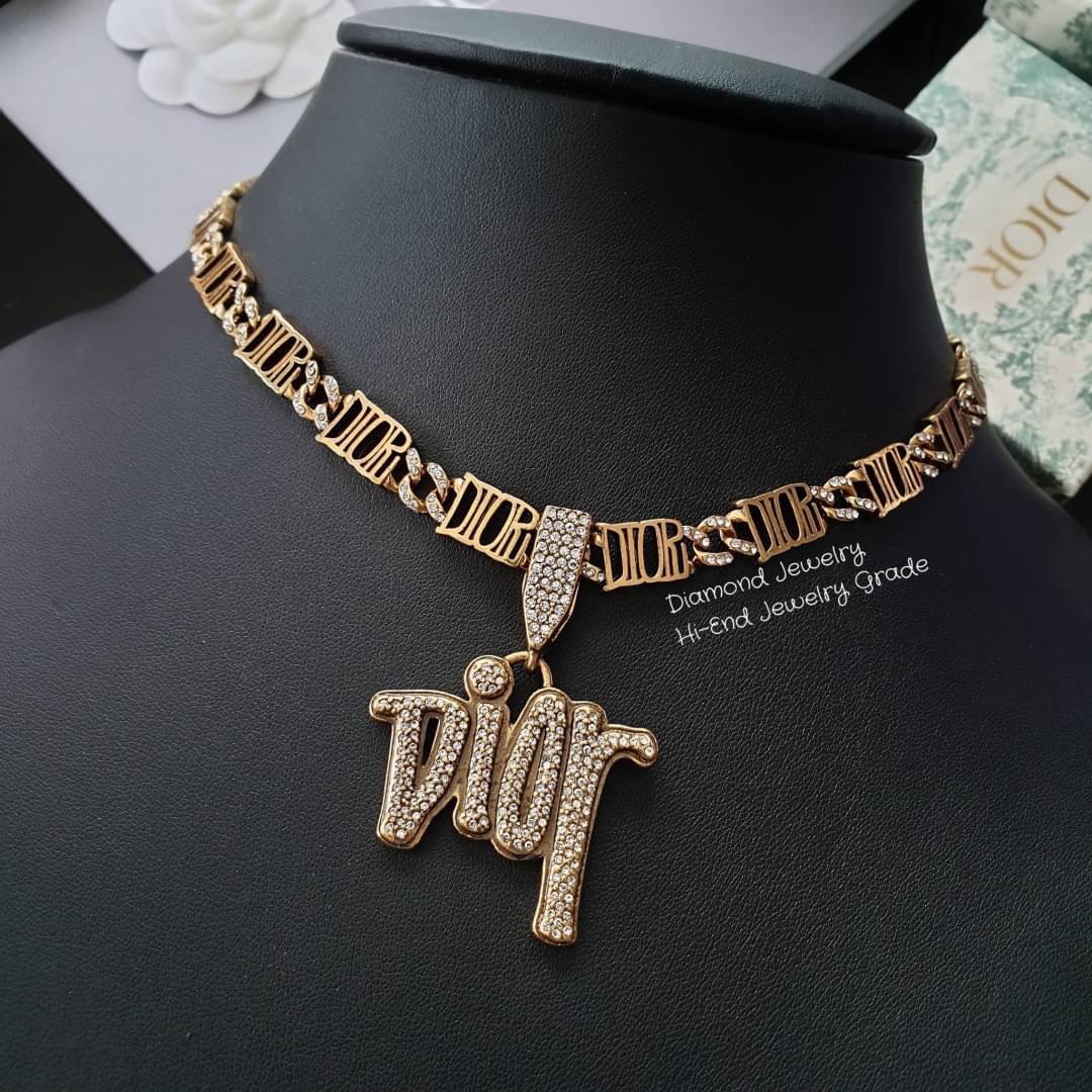 Super Hi-End Quality !!!! ((งาน 1:1 เหมือนในช็อปมากที่สุดในท้องตลาด)) Christian Dior Accessories งาน 1:1 เหมือนของแท้เป๊ะๆค่ะ รับรองงานสวยมากกกกก ดูหรู ดูผู้ดีสุดๆ งานดี คุณภาพดีมากๆมากๆคะรับประกันความพอใจเลยค่ะ ตัวเรือนสีทองตามรูป ไฮโซมากค่ะ คอนเฟิม !!!!