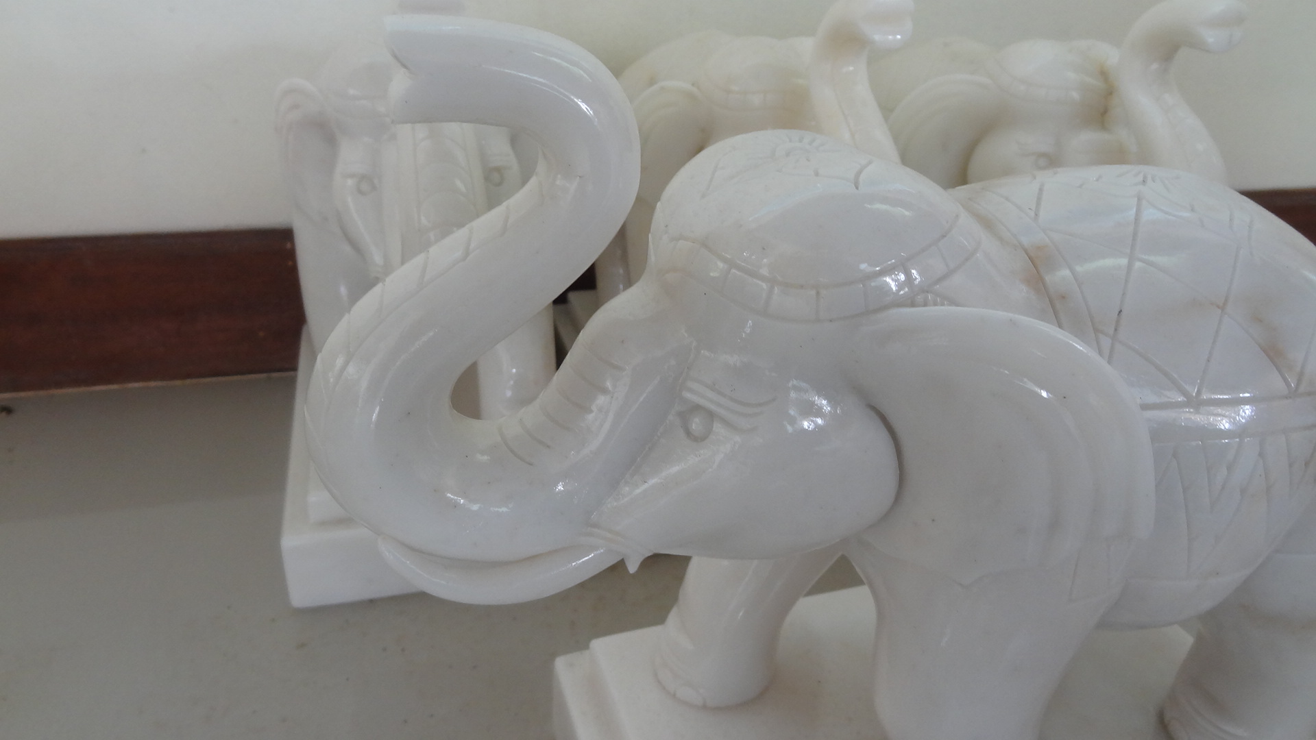 ช้างหินอ่อน ขนาด กว้าง 25 สูง 30 เซนติเมตร