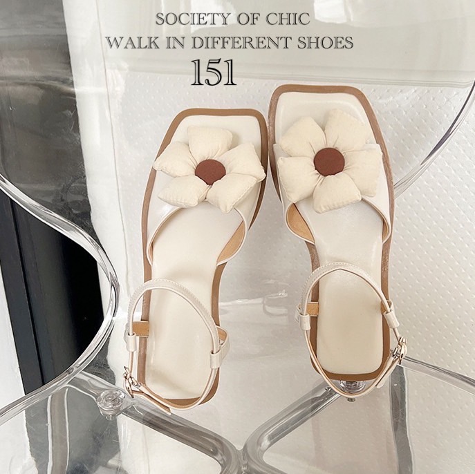 มาเพิ่มค่ะ‼️ รองเท้าแตะรัดส้น หลากสไตล์ ได้ทั้งความสวยและสบาย ที่สำคัญนอกจากดีไซน์น่ารัก สไตล์ลูกคุณหนู ปรับสายคาด ไปหน้า มาหลังได้ตามชอบ รัดส้นเพิ่มความกระขับ ใช้งานได้ตามที่ต้องการ คอมพลีทลุควันหยุดสบายๆ ให้ดูเก๋ไก๋แล้วยังสบายเท้ากว่าเดิม