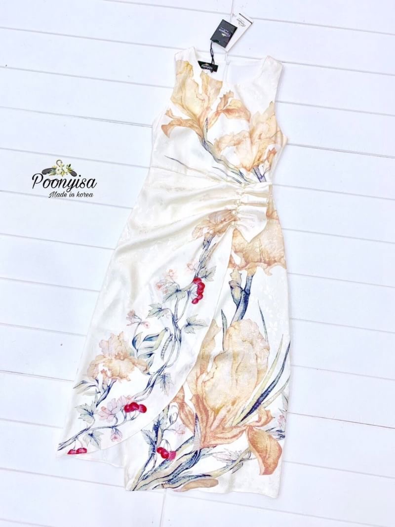 Label :: Poonyisa Detail :: Dress คอกลมแขนกุด เนื้อผ้านุ่มลื่นทอลายในตัว พร้อมพิมพ์ลาย ช่วงกระโปรงแต่งป้ายพร้อมประดับด้วยมุก มีซับในตัวและซิปข้าง ( คัตติ้งสวยตามแบบต้นฉบับจ้า )
