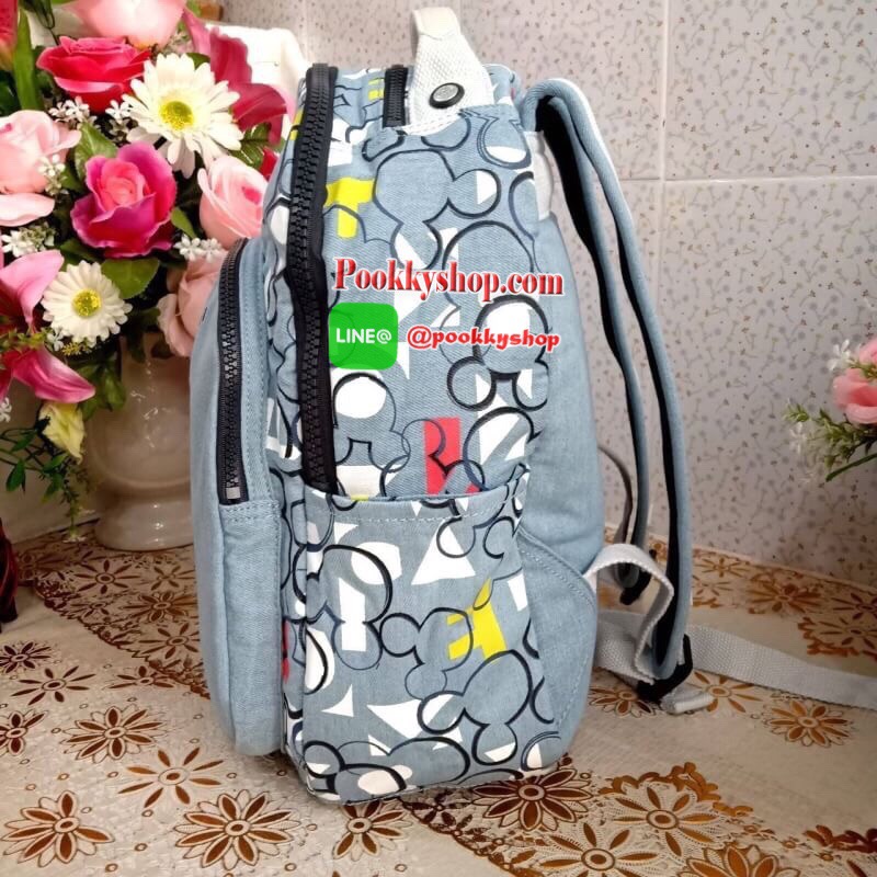 Disney's® 90 Years of Mickey Mouse Seoul GO Small Backpack 👍 รุ่น Seoul Go 👍กระเป๋าเป้คิปลิงสะพายหลัง ขนาดพอดี 👍ช่องใหญ่ใส่ของได้จุ มีช่องเล็กใส่คอม แทปเลตได้ 👍ด้านหน้ามีซิปสำหรับช่องใส่ของได้ 👍ด้านข้างมี2ช่อง