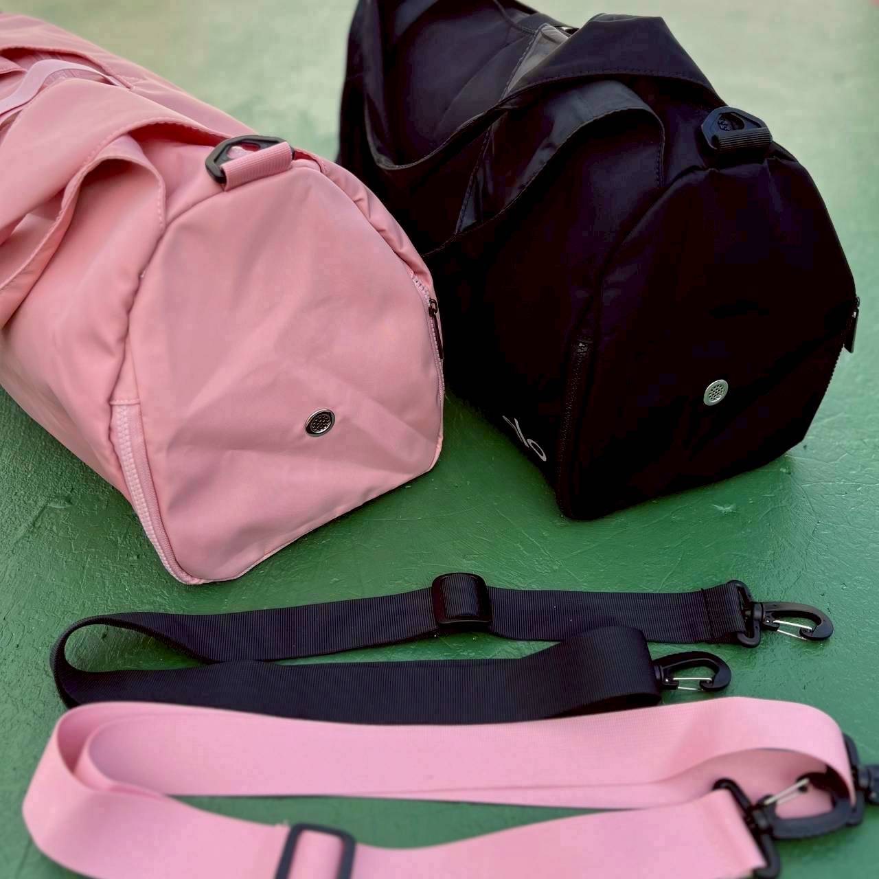 Alo Sport Bag กระเป๋าเดินทาง น้ำหนักเบา สายออกกำลังกายหรือเดินทางแนะนำเลยค่าา มีช่องใส่ของของ ใส่รองเท้าได้ เกร๋สุดๆ