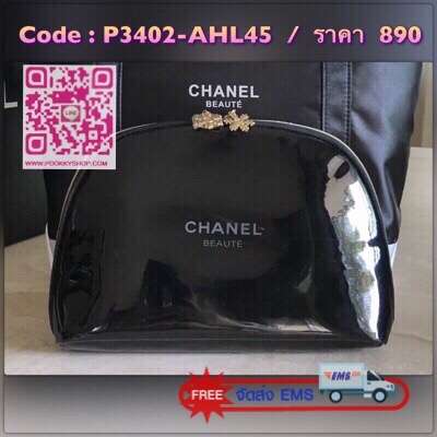 Must Have! Chanel Snowflake Cosmetic Pouch VIP Gift SIZE (L) กระเป๋าอเนกประสงค์พรีเมี่ยมเเท้จาก Chanel Cosmetic Counter วัสดุ PVC เนื้อหนากันน้ำซับในสีดำสกรีนโลโก้แบรนด์สวยหรู ด้านหน้าสกรีน Chanel โดดเด่นที่หัวซิปเป็นคอลเลคชั่น Snowflake zipper สีทองหรูสา