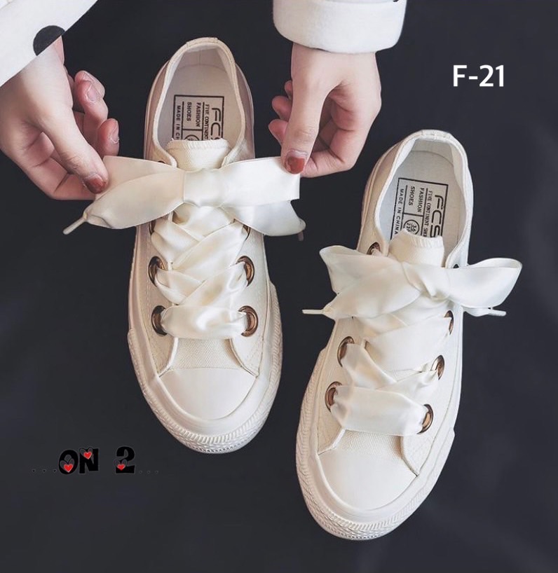 รองเท้าผ้าใบสีพาสเทลหวานงานสไตล์แบรนด์ สายริบบินผูกโบ งานน่ารักเกาหลีมากกก มี 3 สี