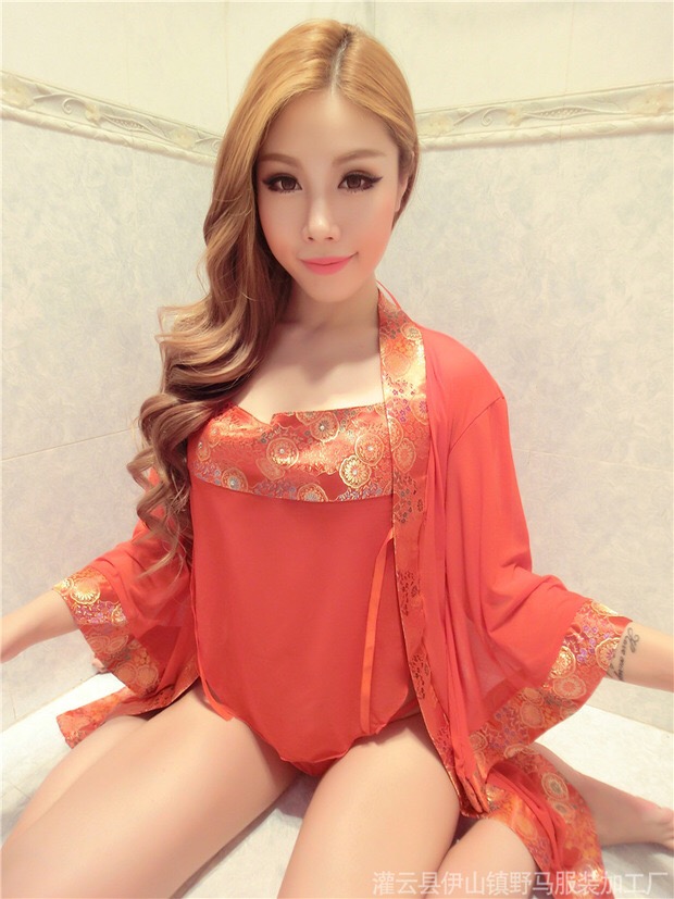 SET ชุดคลุมเซ็กซี่ สีแดง เนื้อผ้าซีทรูสวยหรู แต่งลายปักจีน พร้อม ชุดทูพีซ คล้องคอ สีแดง สไตล์สาวจีน สวย เซ็กซี่มากมายคะ