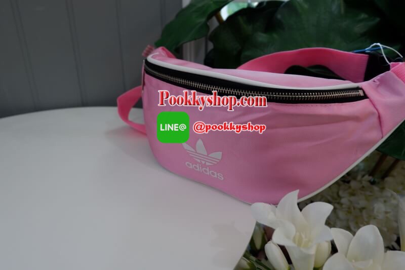 ADIDAS ORIGINALS ADICOLOR WAIST BAG Best seller! **ดาราเซเลปใช้กันเพียบ ช้าอดหมดก่อนนาจา กระเป๋าคาดอก/คาดเอวสุดชิค ดีไซน์เรียบง่าย แต่สะพายแล้วเท่ห์ คลาสสิคสุดๆ อะไหล่เงิน เปิด-ปิด ด้วยซิป ภายในกว้าง ใส่กระเป๋าสตางค์ยาวได้ และของจุกจิกได้ พอประมาณ มีช่องซ