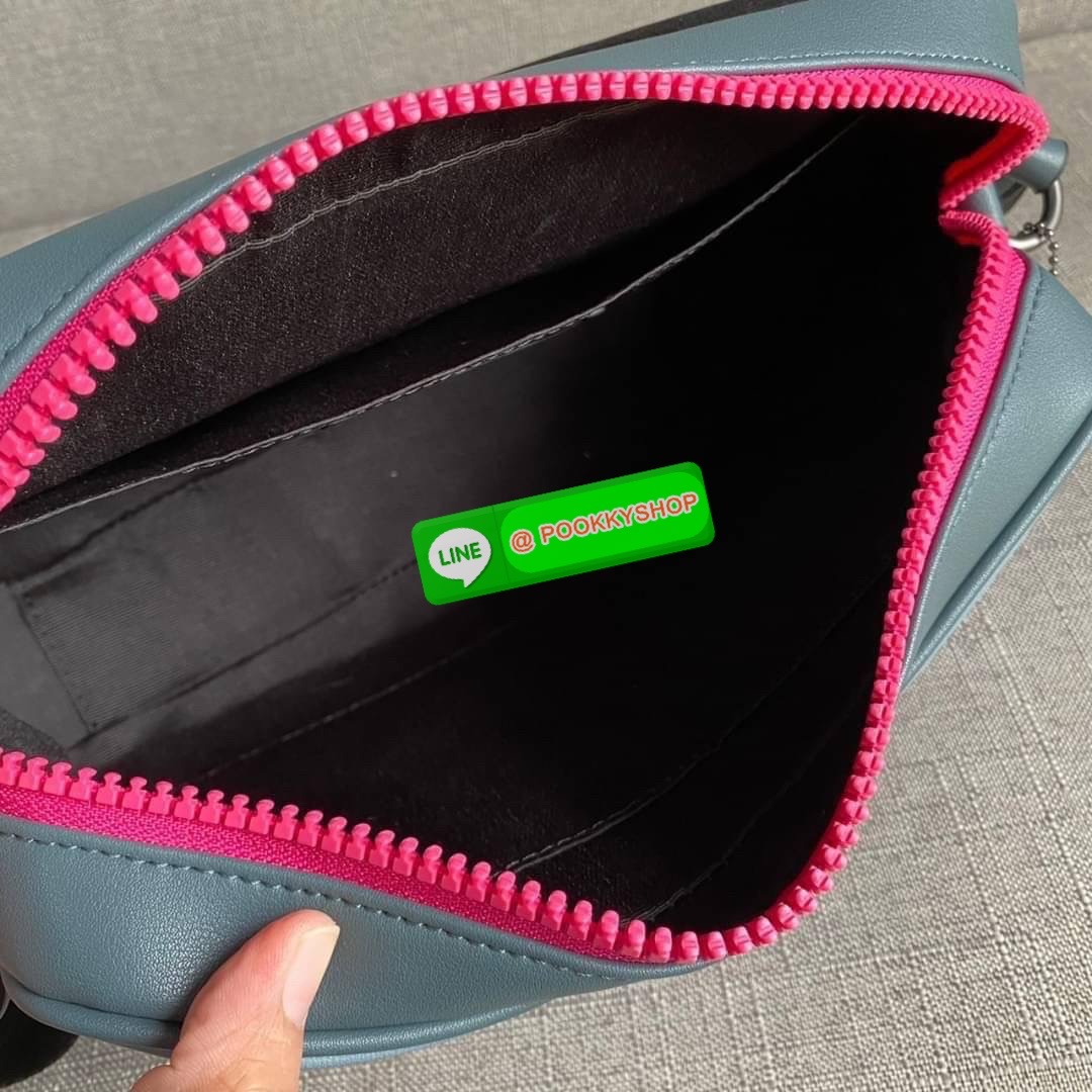 COACH TRACK CROSSBODY IN COLORBLOCK SIGNATURE CANVAS WITH COACH PATCH (C6657) 🛍🛍กระเป๋าสะพายทรงแมสเซ็นเจอร์ ทรงสวยรุ่นที่ต้องมีติดตัวคะหนุ่มๆ จุของได้เยอะมากแบ่งเป็นสัดเป็นส่วน วัสดุหนังแคนวาสสลับหนังแท้ กระเป๋ามีตัว ล็อค มีซิปด้านใน ด้านห