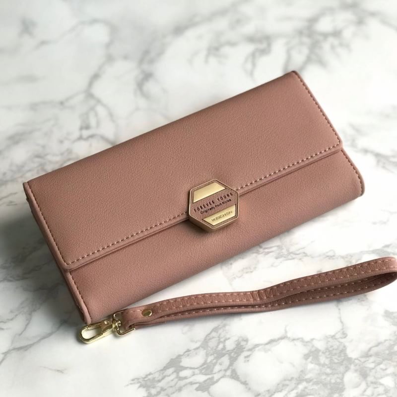 กระเป๋าสตางค์ งานแบรนด์เเท้ 100% พับยาวใส่เเบงค์ ใส่บัตร ใส่เหรียญ มีสายคล้องมือ วัสดุ:หนัง PU เกรดดีมากเนื้องานดีมาก สัมผัสแล้วนุ่ม อะไหล่ทองสวย โทนสีก็ดูแพงที่สุด