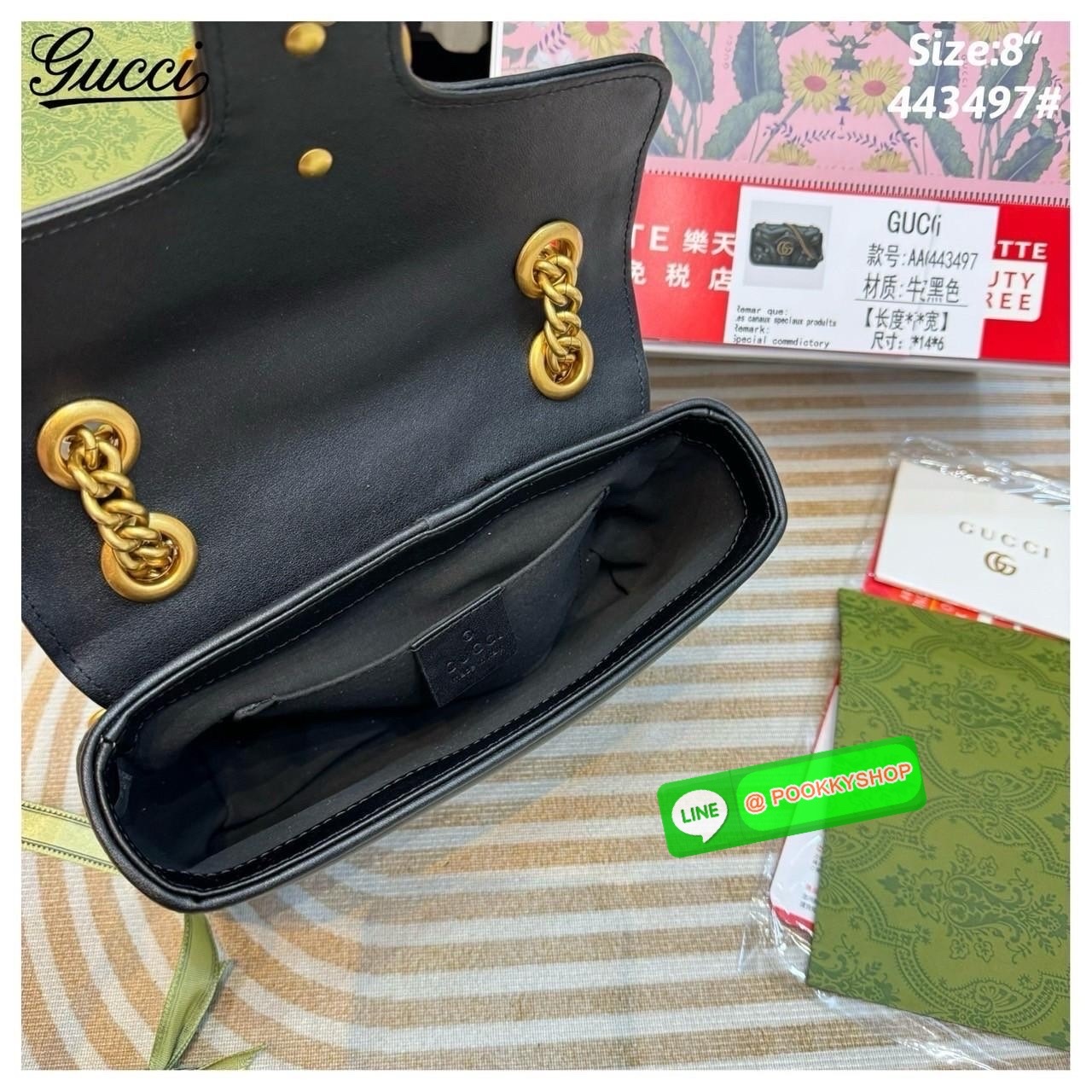 GUCCI GG Marmont Shoulder Bag with monogram-plaque กระเป๋าสะพายรุ่นคลาสสิค ดีไซน์ใหม่ ตกแต่งโลโก้ GG เต็มใบ เพิ่มความลูกคุณลักชูไปอีก สีสวยขับผิว ดูแพง อัพลุคได้สบายๆ เป็นไอเท็มที่ใช้เป็น everyday bag ได้เลย ใบนี้ต้องแนะนำเลยจ้า