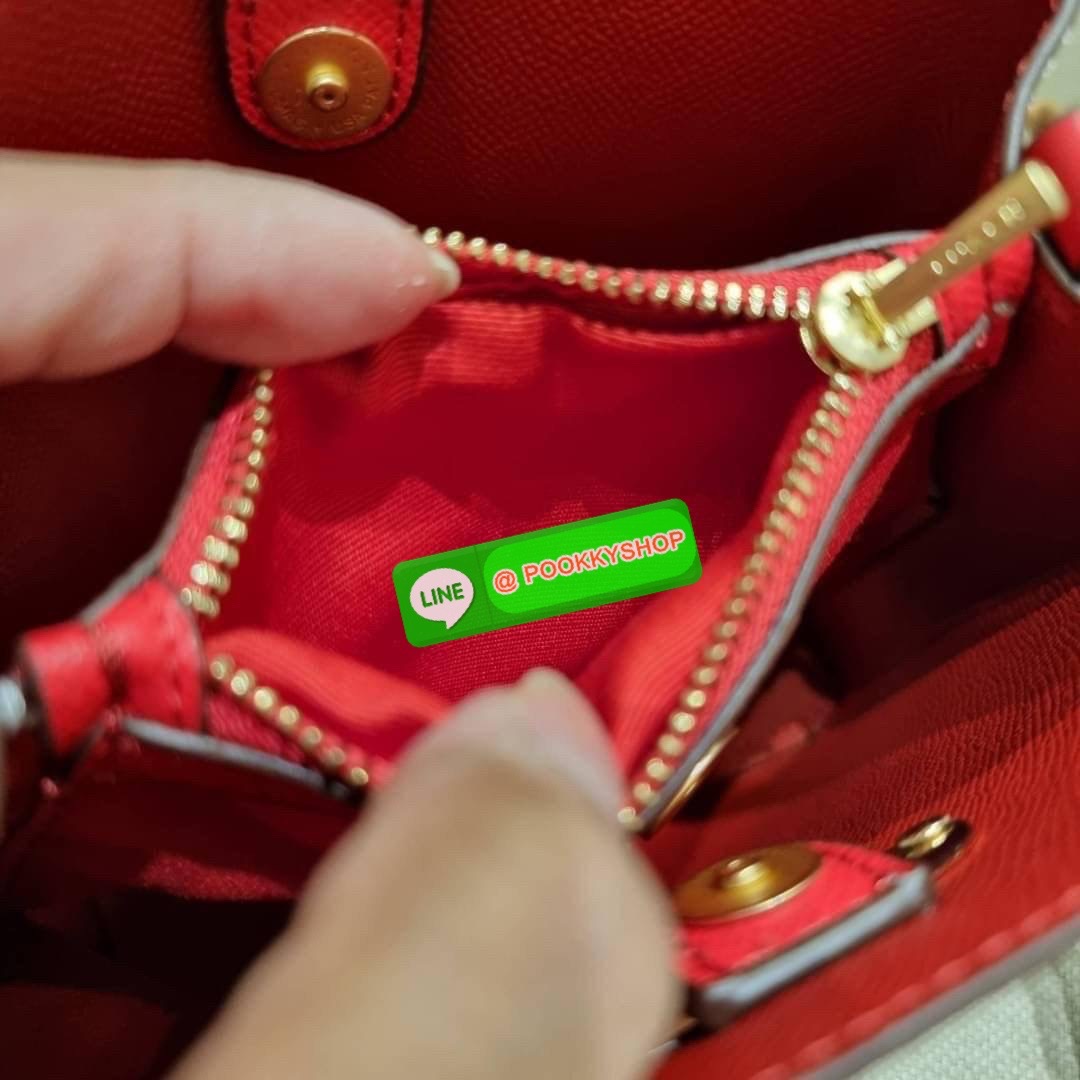 COACH 7267 MINI TOWN BUCKET BAG WITH BUFFALO PLAID PRINT คอลเลคชั่นใหม่ล่าสุด!! น้องสาวคนสวยมาแล้วจ้า สีแดงโดดเด่นต้อนรับเทศกาลคริสต์มาส 🎅🎄 กระเป๋าบัคเก็ต ไซส์มินิ ใบจริงน่ารักม้าก!! น่าใช้แบบที่สุด วัสดุหนังแคนวาสเคลือบลาย สวยคม เปิด-ปิดด