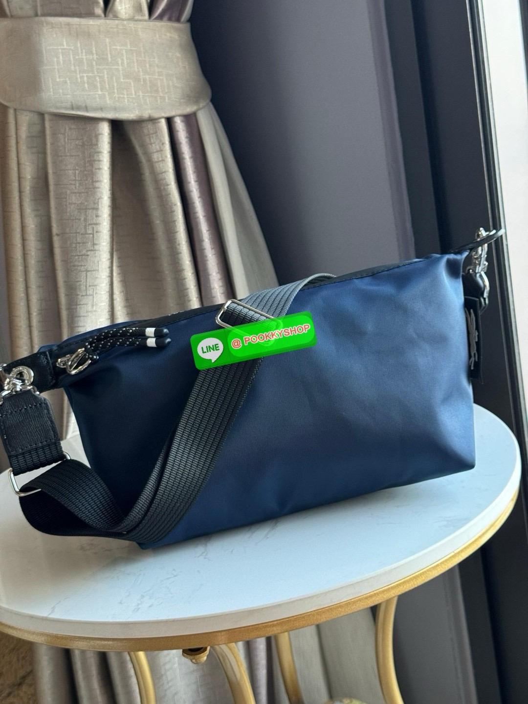 Longchamp LE PLIAGE ENERGY M YOGA BAG คอลเลกชั่นสุดเก๋ของ Longchamp ที่ซึ่งเป็นอีกหนึ่งแฟชั่นมาบรรจบกับกีฬา ออกแบบด้วยรูปแบบการเคลื่อนไหว ประสิทธิภาพ และความทนทานที่หลากหลาย ผลิตด้วยผ้าโพลีเอไมด์รีไซเคิลที่ผ่านการรับรอง ECONYL หัวซิปกันน้ำ มีให้เลือกหลายส