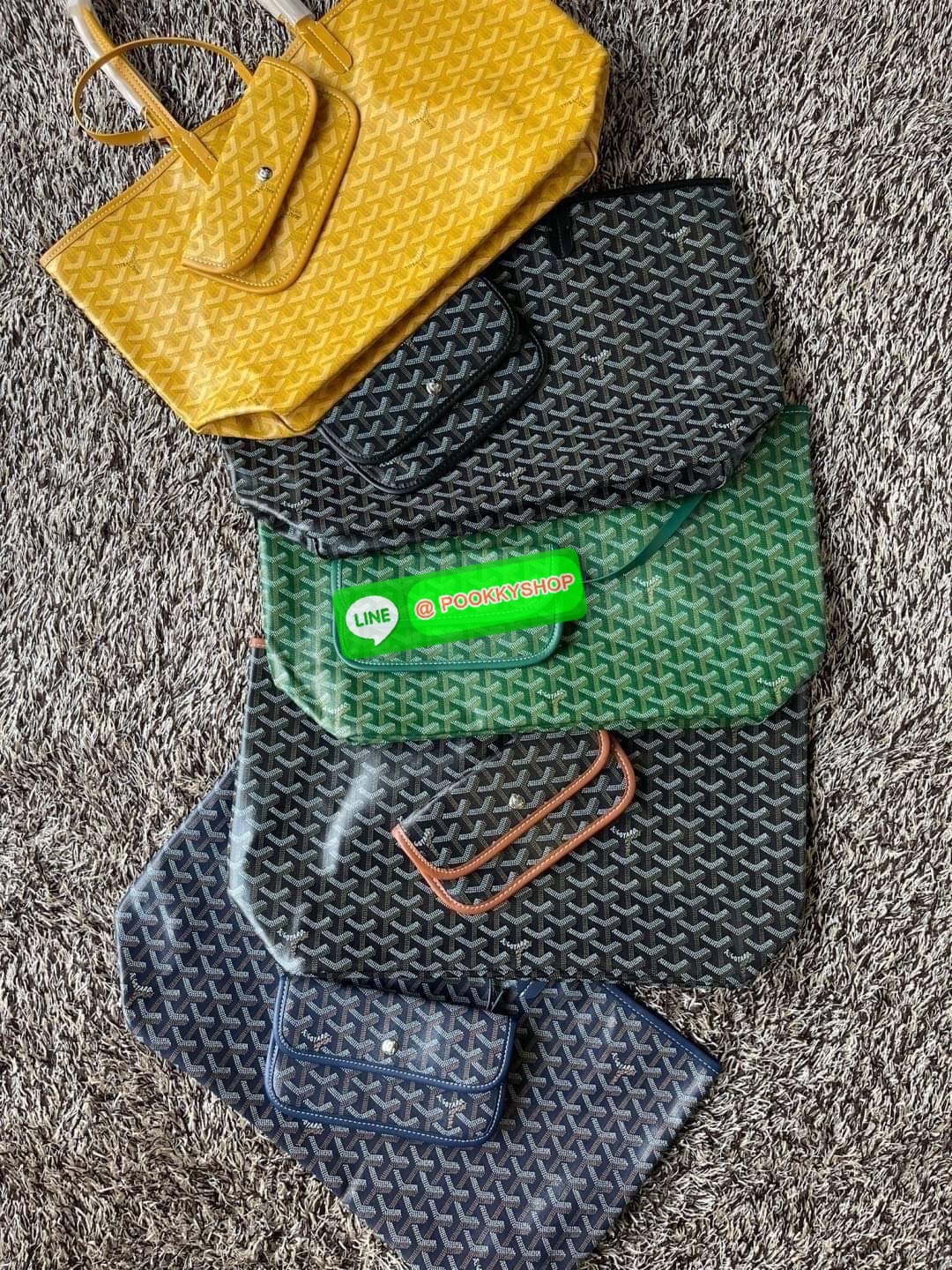 💕 Goyard Saint Louis Pm Bag กระเป๋าสุดคลาสสิกจากแบรนด์เก่าแก่ของฝรั่งเศส ความพิเศษคือแต่ละใบต้องเพนท์ลายโมโนแกรม Chevron ด้วยมือเท่านั้น จึงเป็นเหตุผลที่กระเป๋า Goyard กลายเป็นหนึ่งในกระเป๋าที่คนต้องการ โดยเฉพาะรุ่น St. Louis Tote ที่ว่ากันว่าเป็น