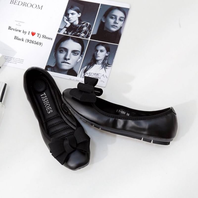 ใครชอบเกร๋ๆน่ารักๆ ใส่นุ่มเบาสบายต้องคู่นี้เลยจร้า พร้อมส่ง รองเท้าคัชชูเพื่อสุขภาพ รุ่นนี้เป็นงานสั่งทำพิเศษใช้วัสดุเกรดดีทั้งคู่ หนังนิ่มมากกกกก ส้นเกรด A น้ำหนักเบา พื้นบุนิ่มมีรูระบายอากาศใส่แล้วไม่อับเท้า ใส่นุ่มเดินสบายเท้ามากๆใส่แล้วปังมว๊ากพูดเลย