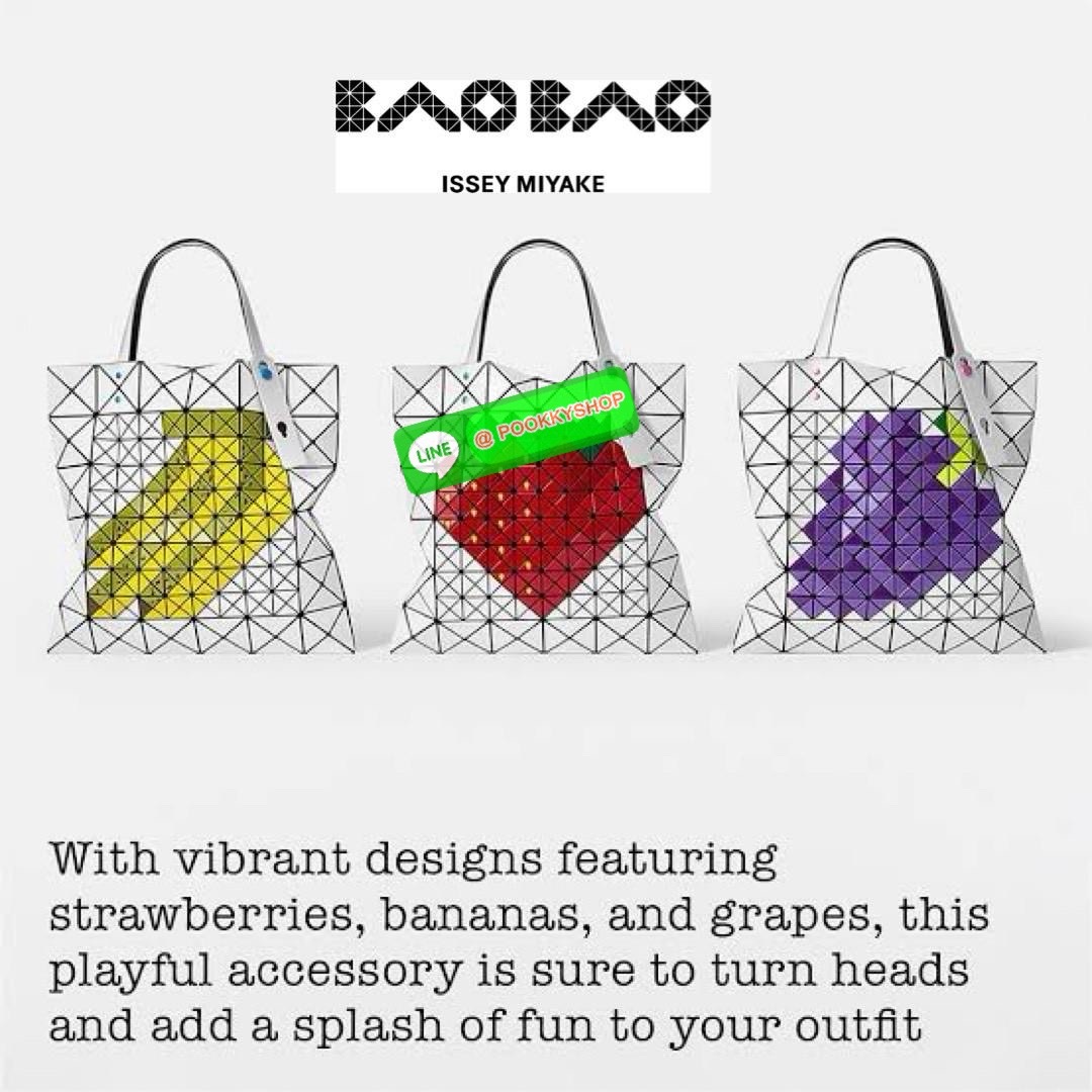 Baobao issey miyake Fruit กระเป๋าโท้ทซีรีย์รุ่นนี้มีลวดลายผลไม้น่ารัก ชิ้นส่วนตรงกลางถูกแทนที่ด้วยชิ้นส่วนต่างๆ ทําให้เกิดลวดลายดูมีมิติ เป็นขนาดที่เหมาะกับเอกสาร A4 และแล็ปท็อปขนาด 13 นิ้ว นอกจากนี้ยังมีกระเป๋าซิปด้านในที่สะดวกสําหรับจัดเก็บสิ่งของมีค่า