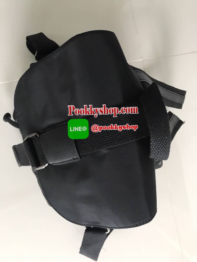 กระเป๋าสะพายหลัง Calvin Klein Backpack เป้ สีดำ พร้อมส่งที่ไทย 2017 กระเป๋าหนังสลับไนล่อน สุด chic มาพร้อมป้ายยี่ห้อ metal สีเงิน ตัดสีดำ อย่างโดดเด่น ข้างหลังมีซิปเปิดปิดได้ค่ะ ช่องกระเป๋าปกติใช้สายรูด แบบขนมจีบ ล็อคด้วยกระดุมเป๊ก สะดวกสบายและจุของได้เย