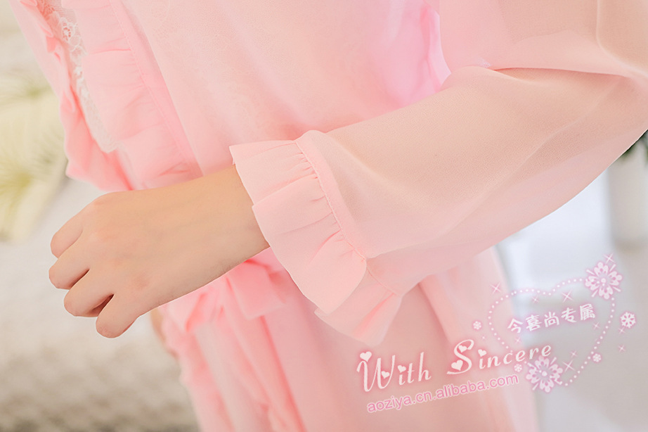 ชุดนอนเซ็กซี่ เซ็ท ชุดคลุมนอนซีทรู เกรดหรู เนื้อผ้าชีฟองเกรดพรีเมี่ยม สีชมพูอ่อน สายเดี่ยวตัวในแต่งลูกไม้ งานปักสุดหรู