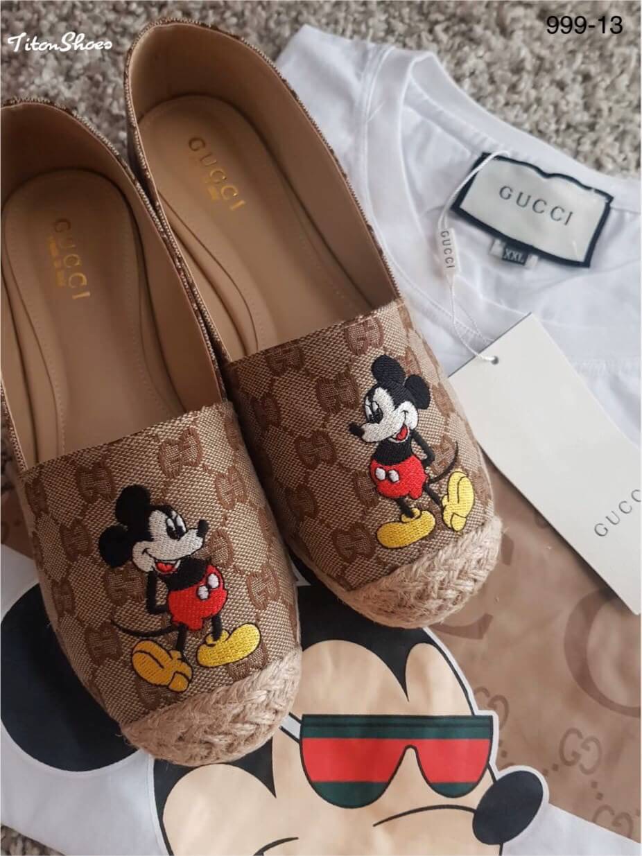 คัชชูงานปั้มแบรนด์กุชชี่พื้นปอถัก ตัวมิกกี้เป็นงานปักแน่นๆงานหนังPu พื้นเรียบ หนังสวยน่ารักได้อีก งานนิ่มใส่สบายไม่บาดเท้า งานเป็นงานคัดเกรดนะคะ ไม่ใช่งานตลาดล่าง