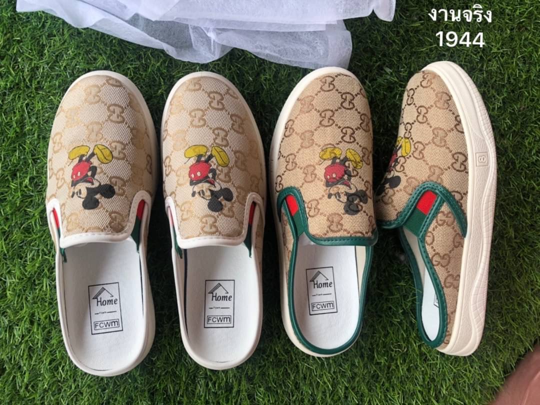 พร้อมส่ง ผ้าใบเปิดส้น งานนำเข้ากุชชี่ Mickey ที่กำลัง hot งานดีมาก พื้น pu เกาะพื้นดีเยี่ยม บิดงอได้ ตัวรองเท้าเป็นสีทองเงาวับ แต่งด้วยพี่ Mickey ของเราดูโดดเด่น น่ารักกว่าใคร แน่นอน