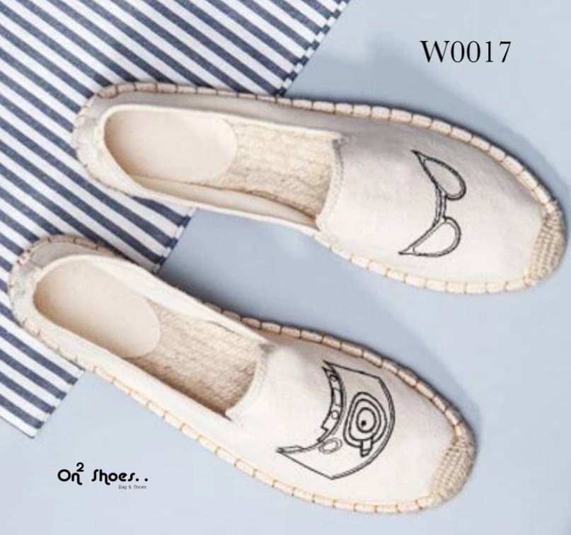 งานมาใหม่พร้อมส่ง คัชชูผ้าใบแคนวาสขอบปอเกาหลี งานดี ทรงสวย ใส่ออกมาดูดีมากค่ะรุ่นนี้ใส่ได้กับทุกชุด จะกระโปรง หรือ กางเกงก็เอาอยู่ค่ะ งานกล่องเกรดดีพื้นกันลื่น