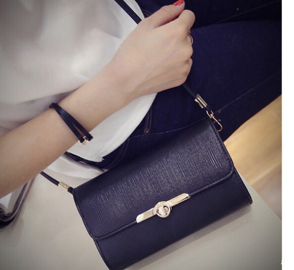 กระเป๋าสตางค์ กระเป๋าคลัชมือ กระเป๋าสะพายข้าง สีดำ เนื้อสวย เรียบหรู คุณหนูมากๆคะ size :ยาว19*สูง12*หนา 6cm