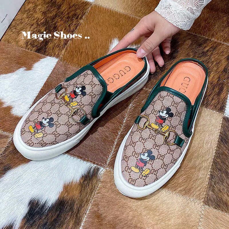 รองเท้าผ้าใบเปิดส้นงานนิ่ม ใส่สบาย สกรีน Mickey Mouse น่ารัก ทรงสวย สวมใสง่าย แมทได้กับทุกชุด เหมาะกับทุกโอกาส นิ่มใส่สวย ใส่สบาย ห้ามพลาด พร้อมส่ง