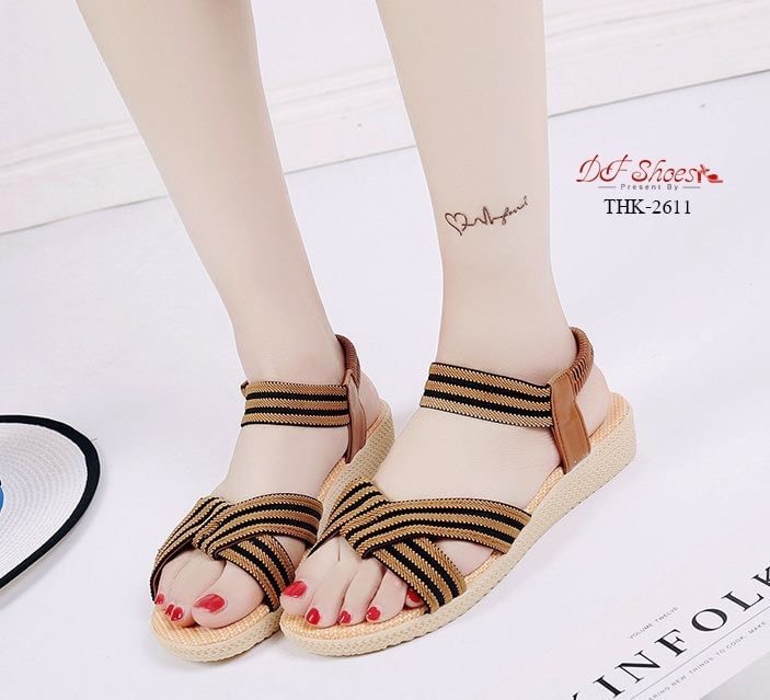 สินค้าพร้อมส่ง SUMMER นี้ห้ามพลาด!!! รองเท้าเเตะรัดส้นไขว้หน้า วัสดุหนัง PU สายคาดทูโทน พื้นยางกันลื่นค่ะ กระชับเท้าไม่หลุดง่าย กันน้ำ ใส่ง่าย เดินสบายค่ะ