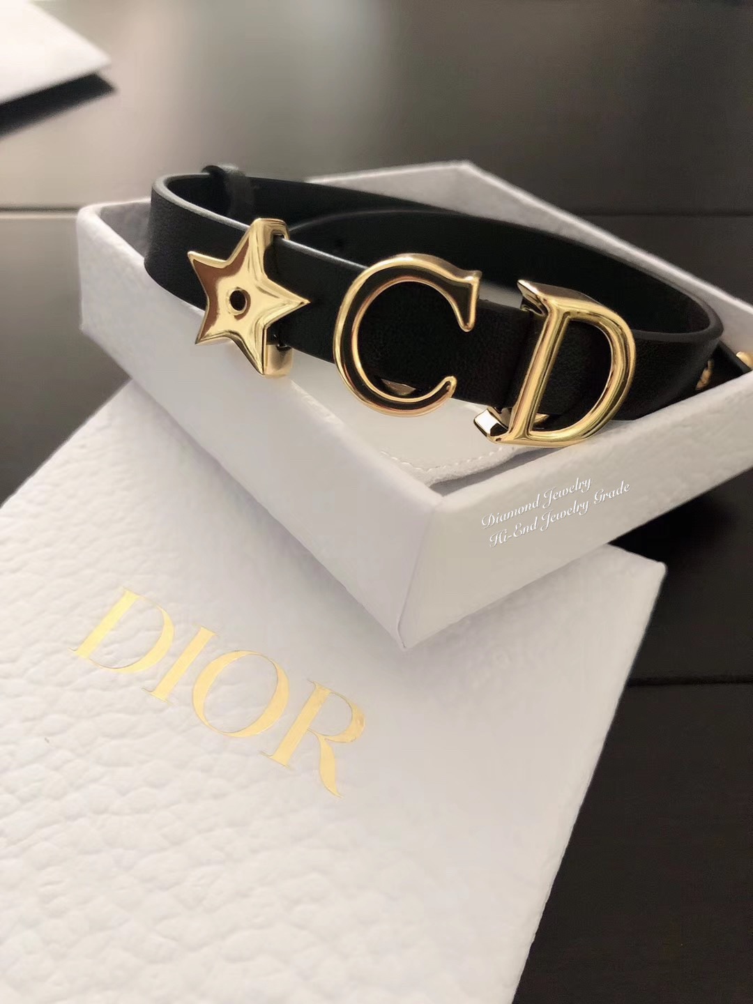 Super Hi-End Quality !!!!! ((งาน 1:1 เหมือนแท้ที่สุดในท้องตลาด)) Dior Bracelet กำไลข้อมือหนังดิออ คอลล่าสุดค่ะงานอย่างใส่ออกมาน่ารักมากๆค่ะ มีแสตม Dior สวยเป๊ะ งานสวยๆจาก Dior สาวกดิออพลาดไม่ได้เลยนะคะ ใส่ได้ตลอดไม่มีตกยุคคร๊าา อะไหล่สีทอง หรูหรา สาวๆห้าม