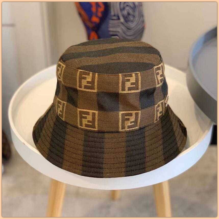 🎀หมวก FENDI Bucket ใส่สวย เหมาะกับหน้าหนาวนี้เลยจ้า สาวๆ สาวกงานแบรนด์ไม่ควรพลาดนะคร้าาา🎀