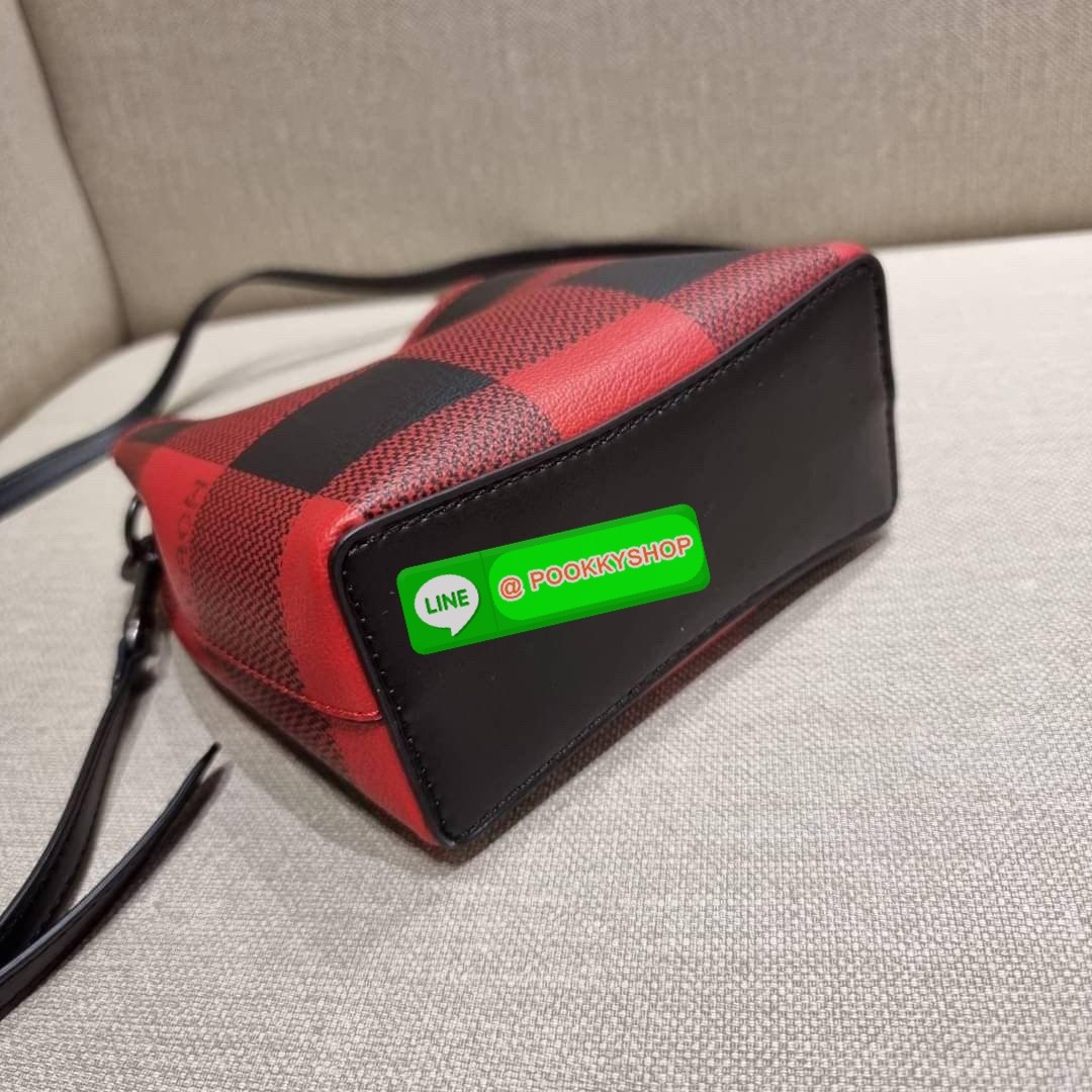 COACH 7267 MINI TOWN BUCKET BAG WITH BUFFALO PLAID PRINT คอลเลคชั่นใหม่ล่าสุด!! น้องสาวคนสวยมาแล้วจ้า สีแดงโดดเด่นต้อนรับเทศกาลคริสต์มาส 🎅🎄 กระเป๋าบัคเก็ต ไซส์มินิ ใบจริงน่ารักม้าก!! น่าใช้แบบที่สุด วัสดุหนังแคนวาสเคลือบลาย สวยคม เปิด-ปิดด