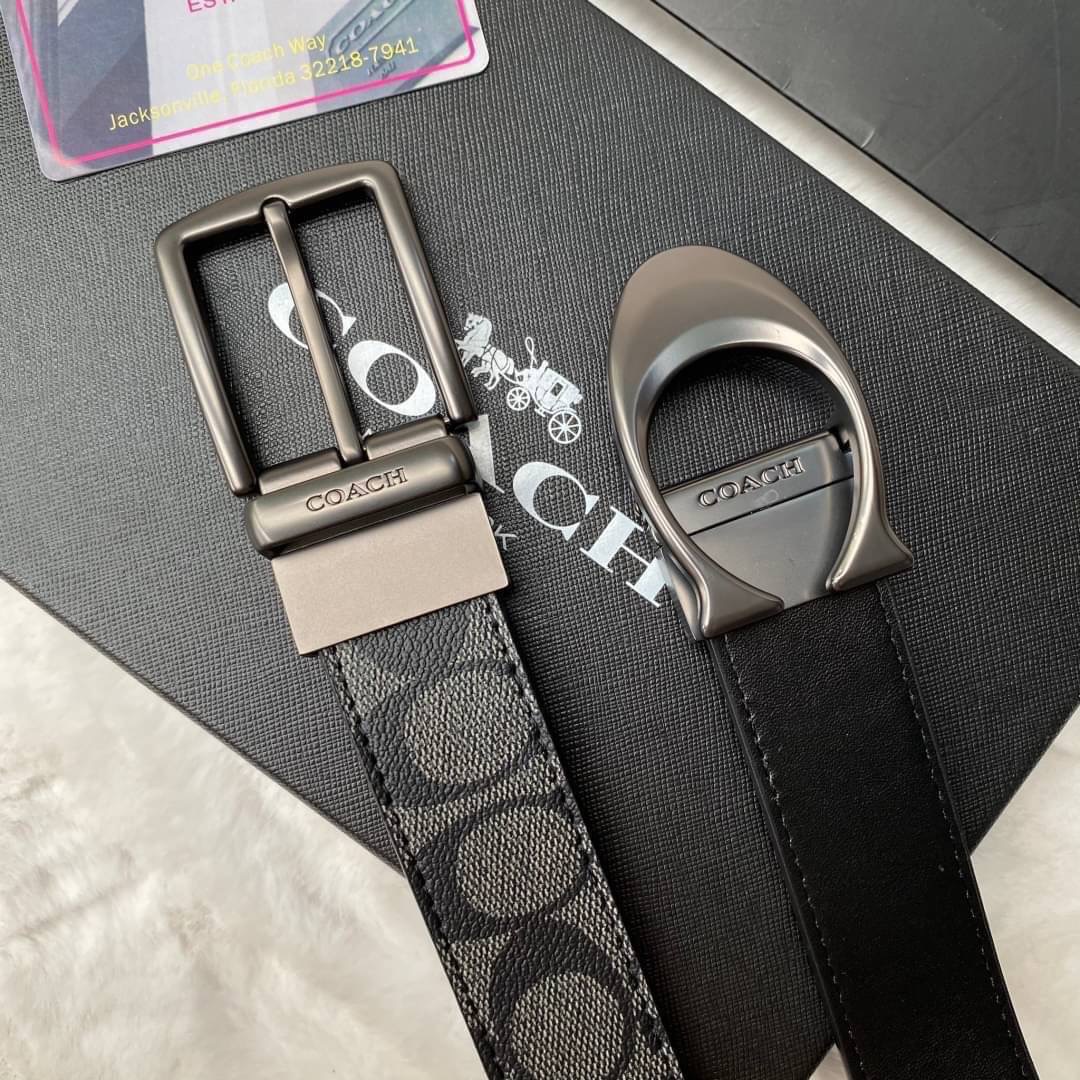 Set เข็มขัด coach 2 หัว ใส่แบบเจาะรูเข็มขัด สายลายC นูนสลับกับด้านเรียบ สลับใช้ได้ 2 ด้าน ทั้งยังสามารถเจาะรูเพิ่มได้ รุ่นนี้มาพร้อมป้ายแท็กแบรนด์ หัวเข็มขัดใส่ได้ง่าย ถอดได้ไม่ยาก ซื้อเป็นของขวัญของฝาก ดูดีมากๆเลยนะคะ