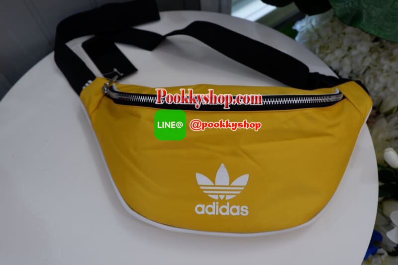 ADIDAS ORIGINALS ADICOLOR WAIST BAG Best seller! **ดาราเซเลปใช้กันเพียบ ช้าอดหมดก่อนนาจา กระเป๋าคาดอก/คาดเอวสุดชิค ดีไซน์เรียบง่าย แต่สะพายแล้วเท่ห์ คลาสสิคสุดๆ อะไหล่เงิน เปิด-ปิด ด้วยซิป ภายในกว้าง ใส่กระเป๋าสตางค์ยาวได้ และของจุกจิกได้ พอประมาณ มีช่องซ