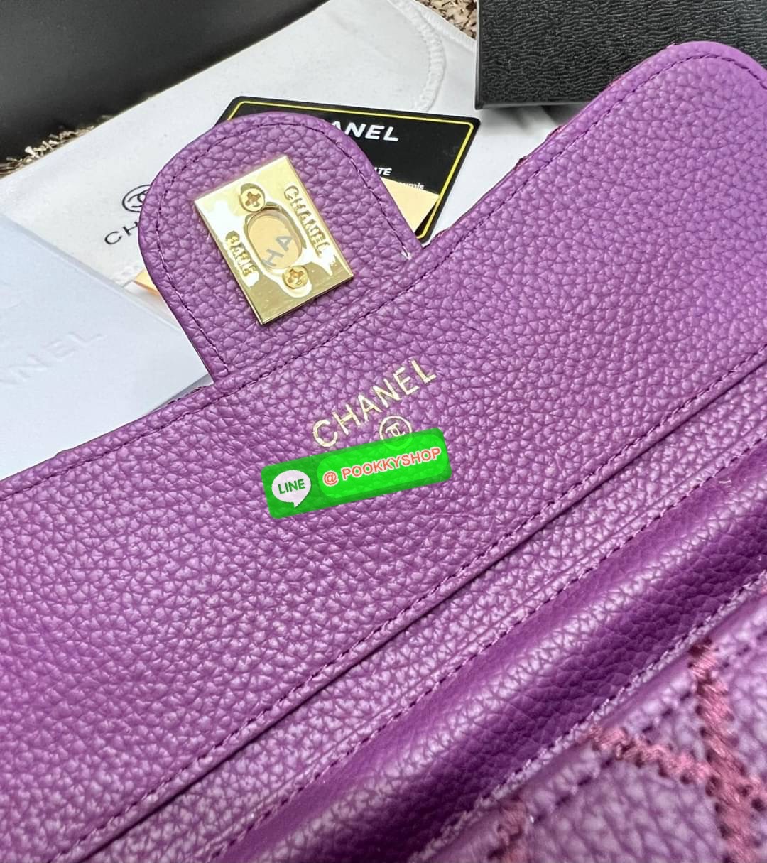 New in! สวยกริปมากๆค่ะ สาวๆที่มีบัตรเยอะๆหรือชอบพกเงินสดเยอะๆ แนะนำรุ่นนี้เลยค่ะ ไม่ผิดหวังแน่นอน CHANEL CHAIN WALLET//CLUTCH BAG ((vip gift ตปท)) พร้อมส่ง บอกเลยน้องสวย ไร้ที่ติเลยค่า! กับกระเป๋าสะพายแบบครอสบอดี้ร์หรือถือแบบคลัทเป็นกระเป๋าเงินเก๋ๆได้เลยค