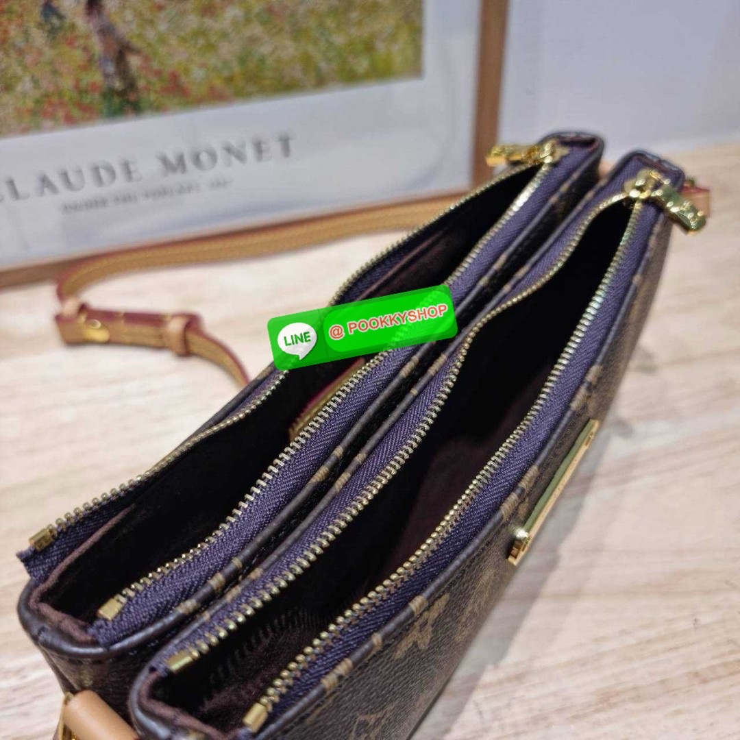 🔆 Model LV liv pochette 🔆 Details ยังคงมีความเป็นเอกลักษณ์ ดีไซน์ลวดลายโมโนแกรมเรียบหรู กับกระเป๋าทรงสวยจากเคาน์เตอร์ dutyfree สวยจับต้องได้ เก๋มากๆ เพลทโลโก้สีทองโดดเด่น มาพร้อมสายสะพายถึง 2 แบบ สายโซ่และสายหนัง ที่สามารถปรับใช้สร้างลุคได
