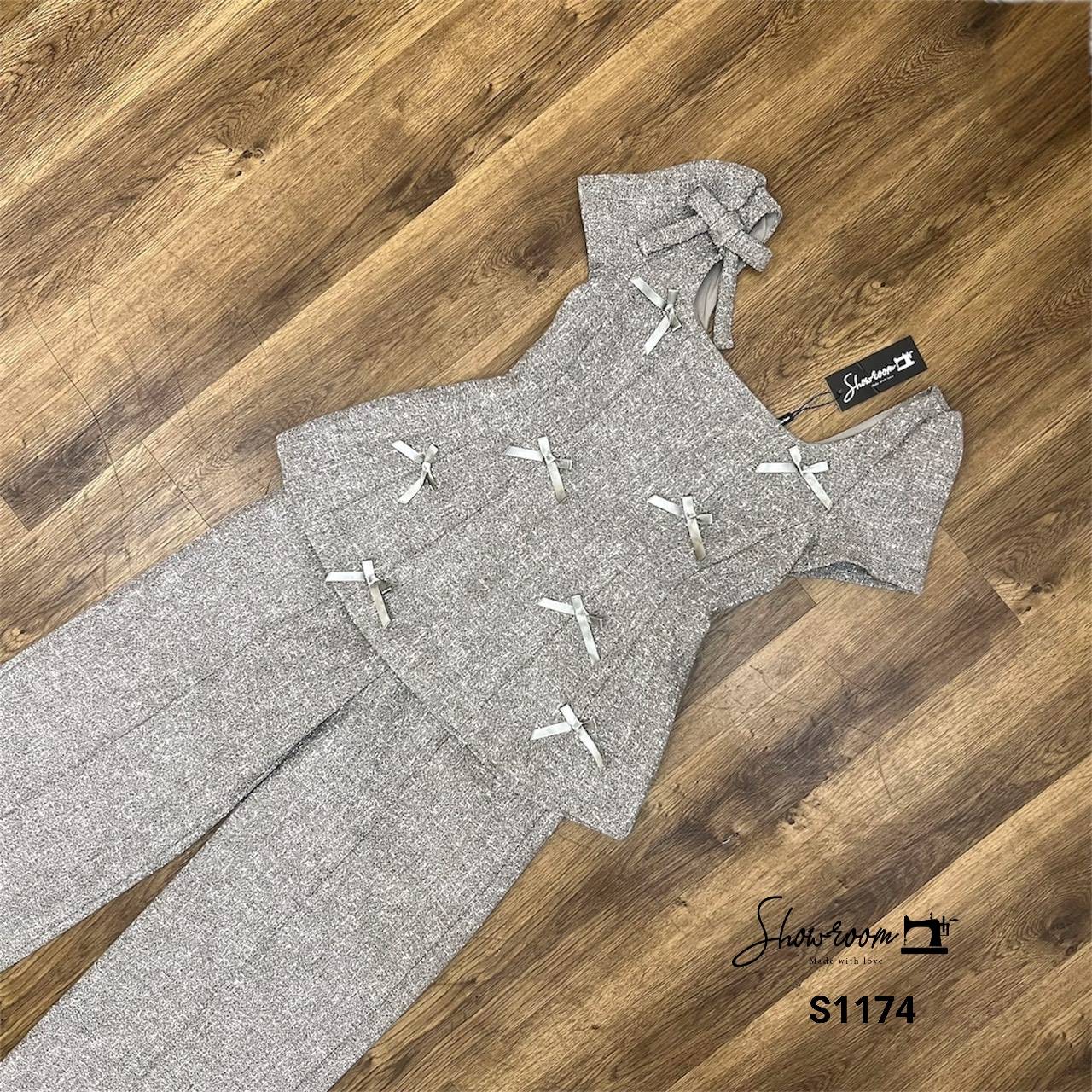 ชุดเซทแฟชั่น เซ็ตเสื้อแขนสั้น คอเหลี่ยม แต่งโบว์ มาพร้อมกางเกงขายาวทรงสวยเข้าเซ็ต