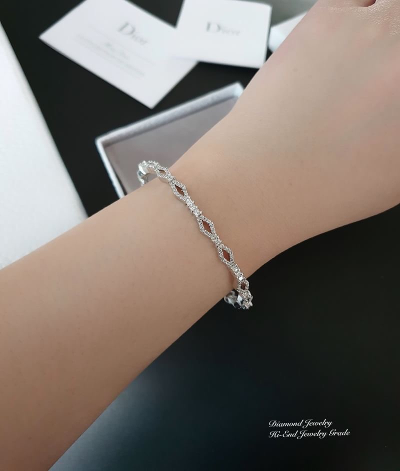 New Arrival !!!! Diamond Bangle กำไลเพชรรอบวงงานสวยมากกกกกทุกแบบค่ะ **เพชร CZ แท้** งานฝังเป๊ะมากกกกกกก หายากคะ ตัวเรือนมีน้ำหนักแต่ไม่หนักมากนะคะ ห้ามพลาดเลยสาวๆ ใส่ออกมาสวยแน่นอนคอนเฟิมคะ ใส่ออกมาสวยมว้ากกกกกกๆๆๆๆๆๆ เลอค่ามากๆค่ะ