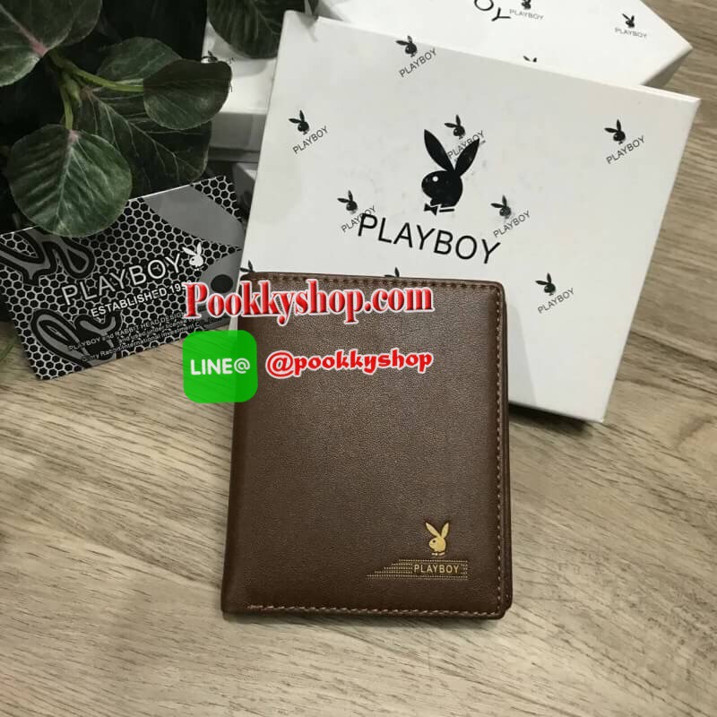 พร้อมส่ง4สี Must Have! PLAYBOY SHORT WALLET กระเป๋าสตางค์สั้นพับ2ตอน Limited Edition จาก Playboy วัสดุหนังแกะสังเคราะห์แบบนิ่ม ด้านหน้าและด้านในปั้มโลโก้แบรนด์ ขนาดกำลังดีไม่หนาพกพาสะดวกค่ะ ภายในมีทั้งช่องใส่รูป ใส่บัตร ช่องใส่ธนบัตร ซับในลาย Playboy ล๊อต